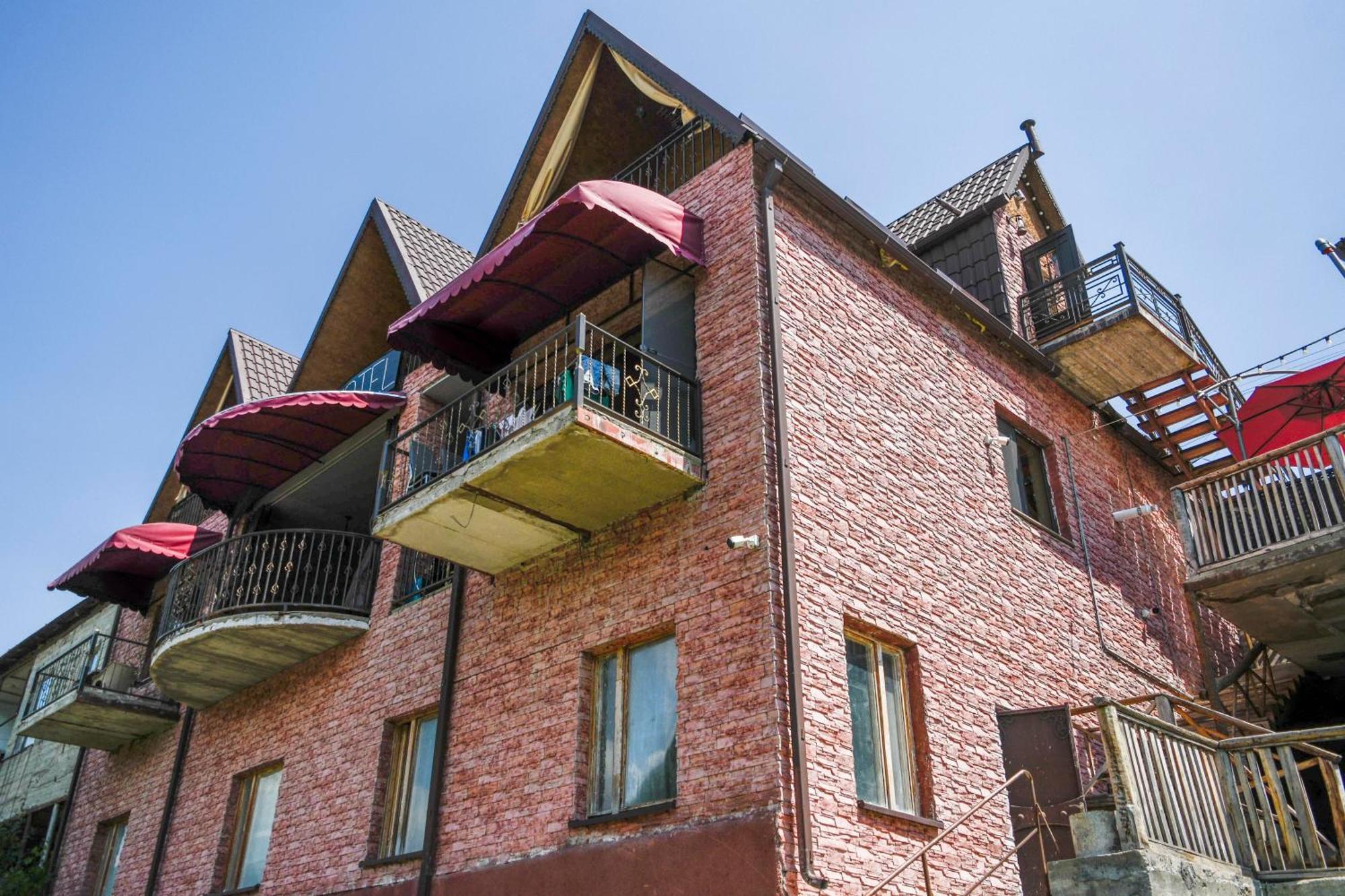 Hotel Dom Adonis Dilidschan Exterior foto